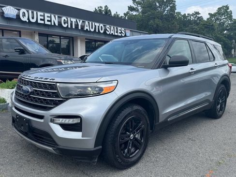 Used 2021 Ford Explorer XLT w/ Equipment Group 202A RWD image 1