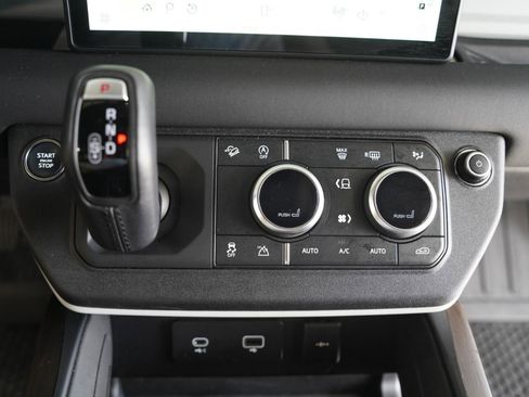 Used 2024 Land Rover Defender 110 S image 23
