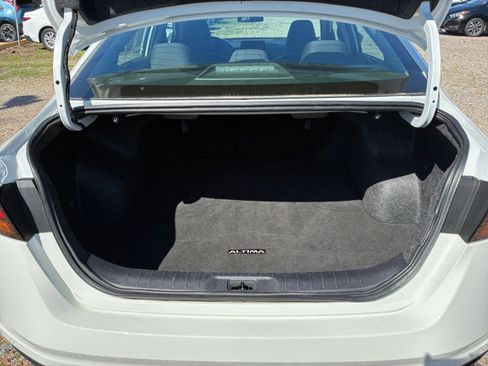 Used 2025 Nissan Altima 2.5 SV FWD image 25