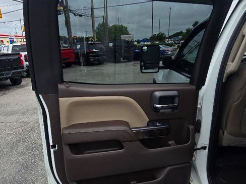 Used 2015 GMC Sierra 2500 Denali w/ Duramax Plus Package AWD/4WD image 18