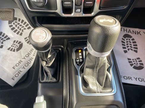 Used 2024 Jeep Wrangler Unlimited Sahara image 33