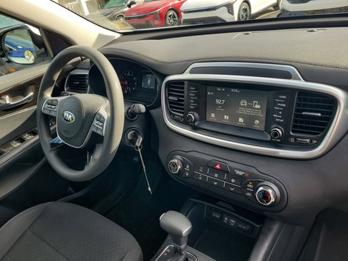 Used 2020 Kia Sorento LX image 8