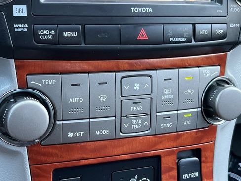 Used 2010 Toyota Highlander Limited AWD/4WD image 24