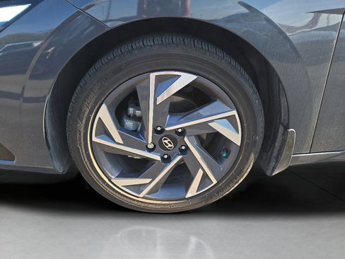 Certified 2025 Hyundai Elantra Limited FWD image 37
