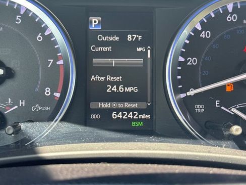 Used 2019 Toyota Highlander XLE AWD/4WD image 18
