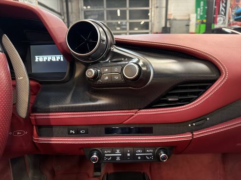 Used 2021 Ferrari F8 Tributo image 32