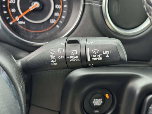 Used 2022 Jeep Wrangler Unlimited Sahara w/ Dual Top Group AWD/4WD image 23