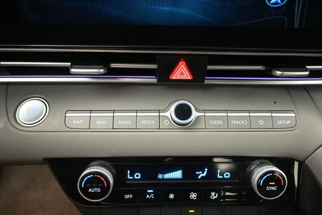 Used 2024 Hyundai Elantra SEL FWD image 24