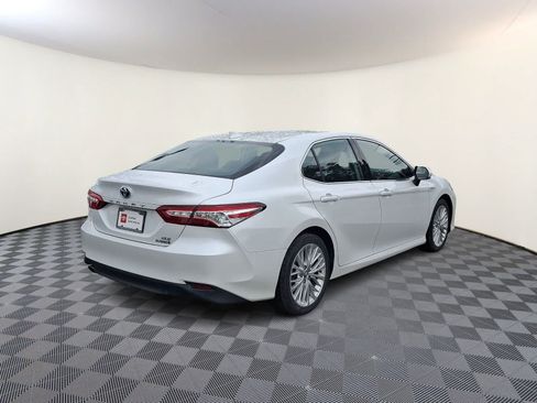 Certified 2020 Toyota Camry XLE w/ Sunroof Package FWD image 6