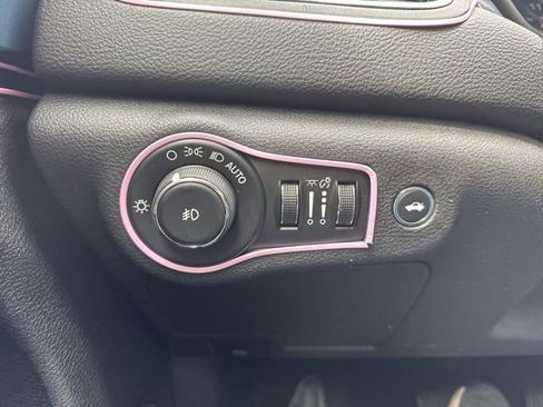 Used 2016 Chrysler 200 S w/ Navigation & Sound Group I image 25