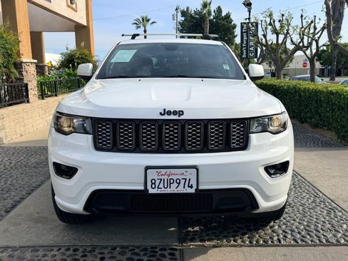 Used 2020 Jeep Grand Cherokee Altitude image 2