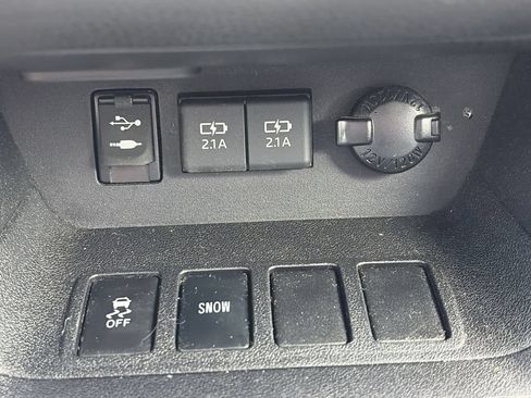 Used 2019 Toyota Highlander XLE FWD image 27
