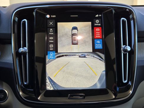 New 2026 Volvo XC40 B5 Plus w/ Protection Package Premier image 20