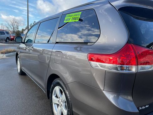 Used 2012 Toyota Sienna LE w/ Towing Pkg image 5