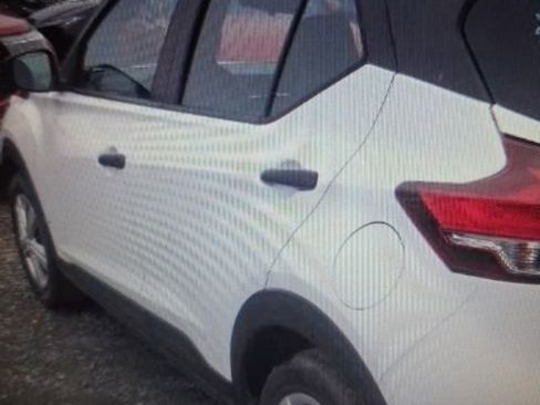 Used 2020 Nissan Kicks S FWD image 10
