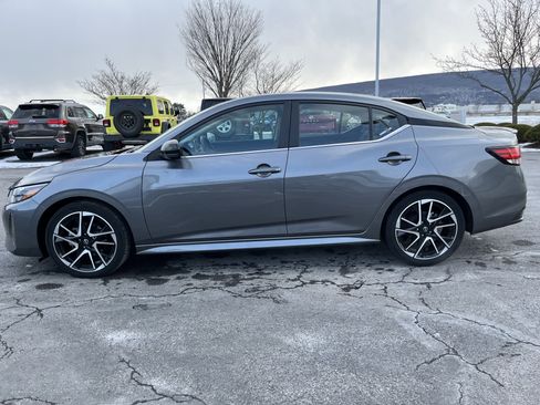 Used 2024 Nissan Sentra SR w/ SR Premium Package image 3