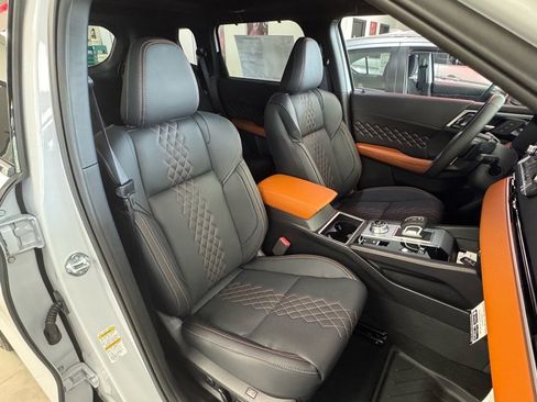 New 2025 Mitsubishi Outlander SEL image 11