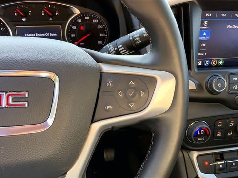 Used 2024 GMC Terrain SLT AWD/4WD image 24