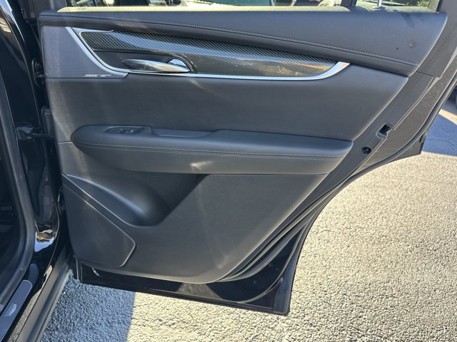 Used 2022 Cadillac XT6 Sport w/ LPO, ONYX Package AWD/4WD image 19