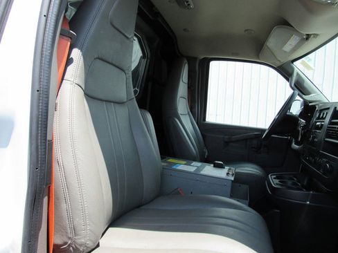 Used 2018 Chevrolet Express 2500 w/ Driver Convenience Package RWD image 14