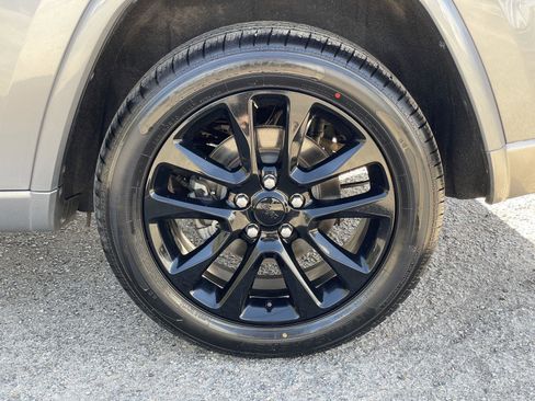 Used 2020 Jeep Grand Cherokee Altitude image 49