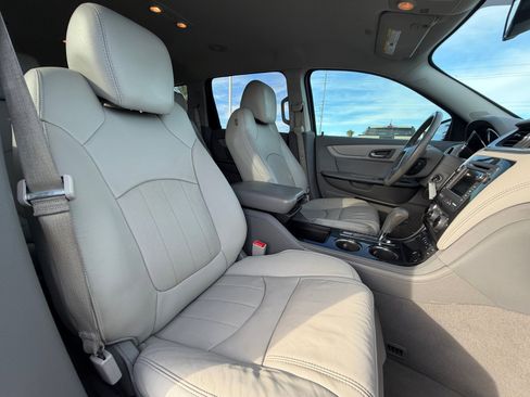 Used 2017 Chevrolet Traverse Premier image 19