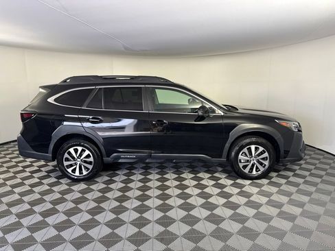 Used 2023 Subaru Outback Premium AWD/4WD image 6