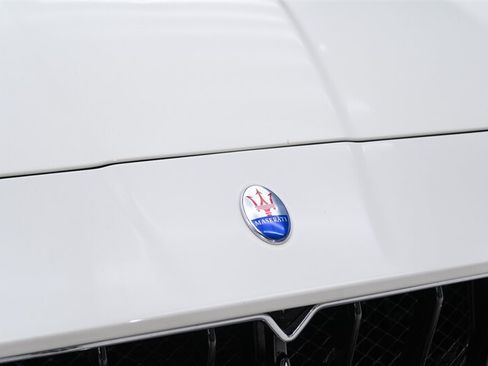 Used 2018 Maserati GranTurismo MC RWD image 21