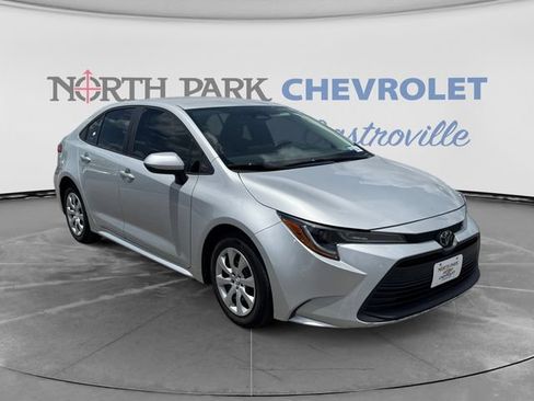 Used 2024 Toyota Corolla LE FWD image 3