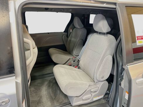 Used 2019 Toyota Sienna LE FWD image 22