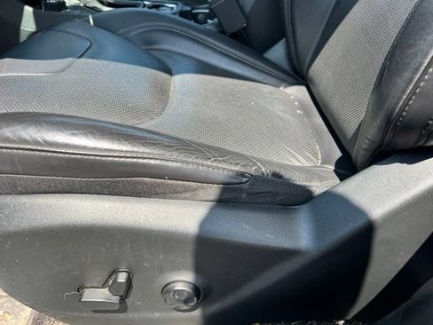 Used 2019 Jeep Cherokee Limited AWD/4WD image 16