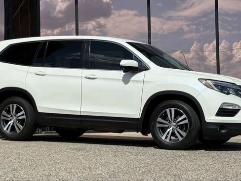 Used 2017 Honda Pilot EX image 16