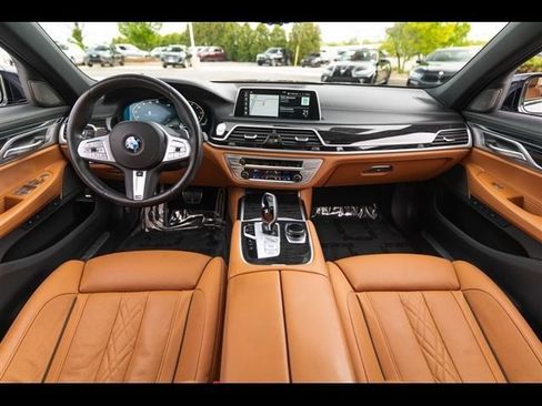 Used 2022 BMW 750i xDrive w/ Executive Package AWD/4WD image 12