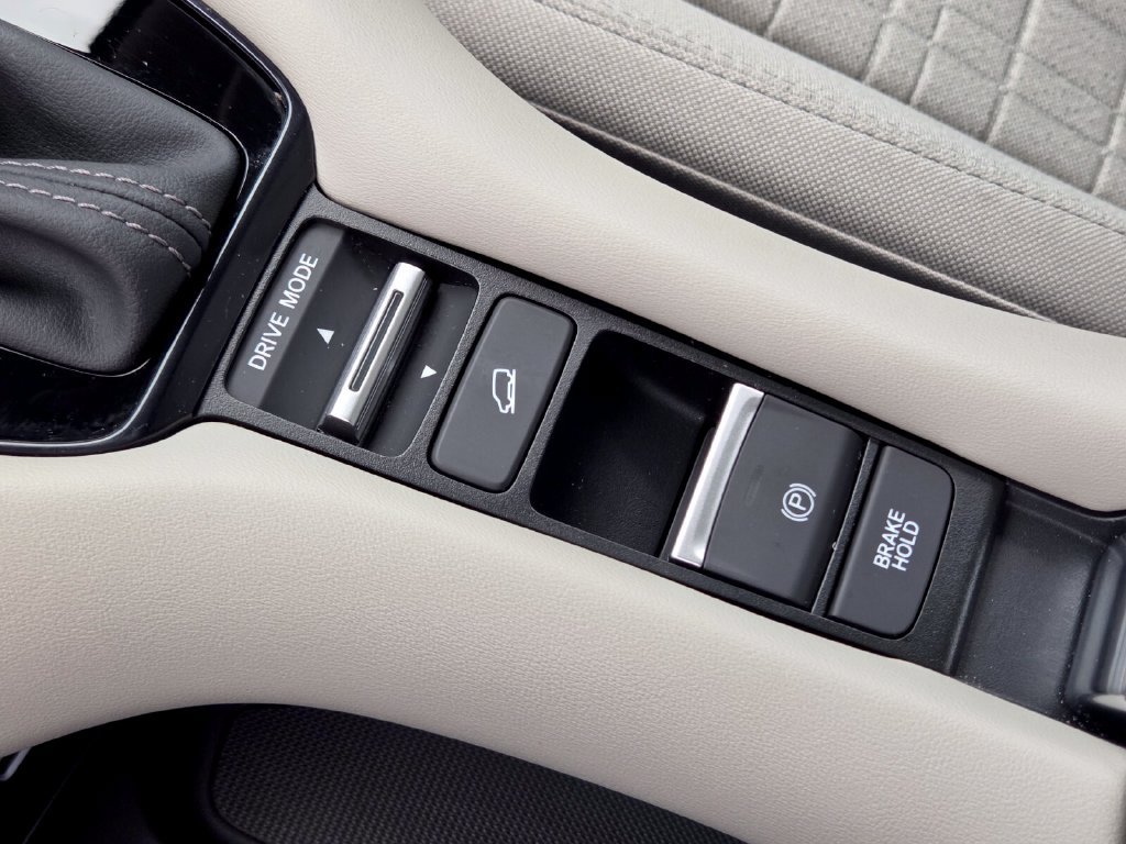 Certified 2025 Honda HR-V LX image 28