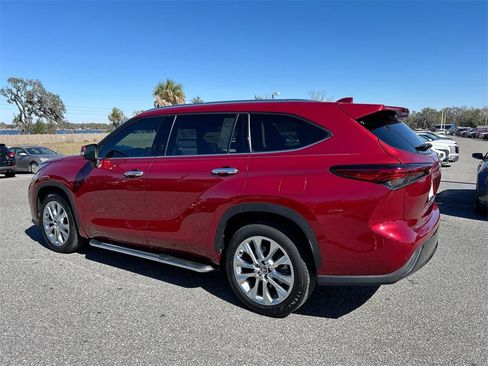 Used 2023 Toyota Highlander Limited image 9