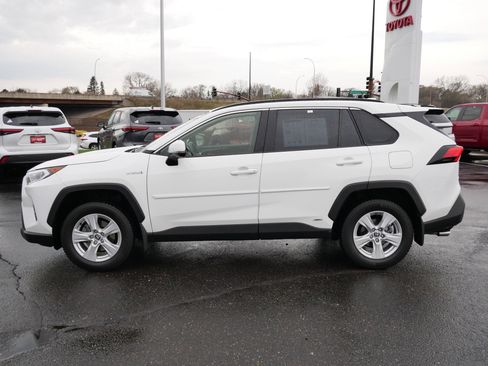 Used 2020 Toyota RAV4 XLE w/ XLE Grade Weather Package image 4