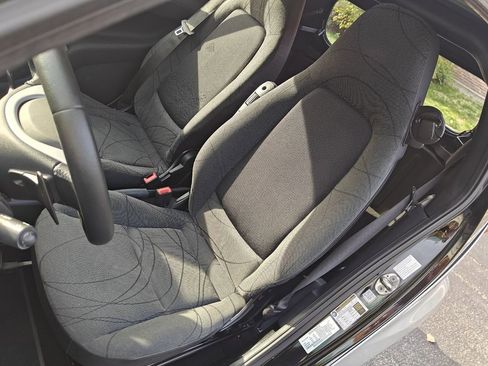 Used 2015 smart fortwo passion image 14