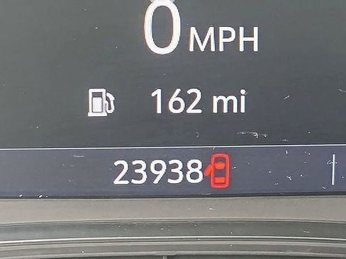 Used 2023 Chevrolet Traverse LT image 25