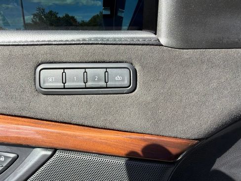 Used 2019 Cadillac Escalade ESV Luxury AWD/4WD image 49