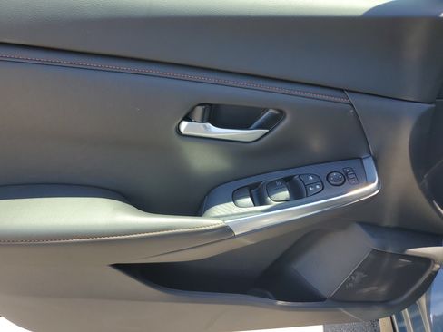 Used 2025 Nissan Sentra SR w/ Midnight Edition FWD image 16