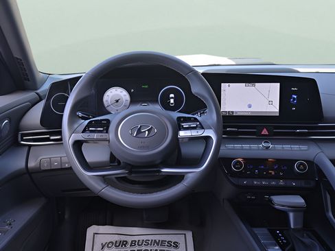 Used 2023 Hyundai Elantra SEL w/ Convenience Package FWD image 18