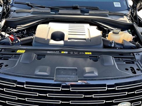 Used 2025 Land Rover Range Rover SE image 28