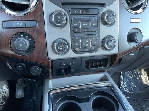 Used 2015 Ford F250 Lariat w/ Chrome Package image 37