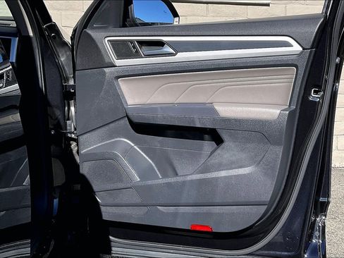 Certified 2021 Volkswagen Atlas SEL R-Line image 23