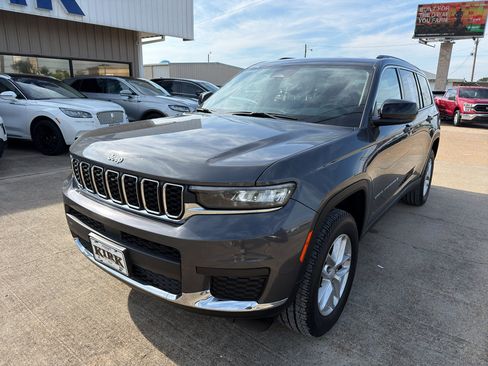 Used 2022 Jeep Grand Cherokee L Laredo w/ Luxury Tech Group I AWD/4WD image 1
