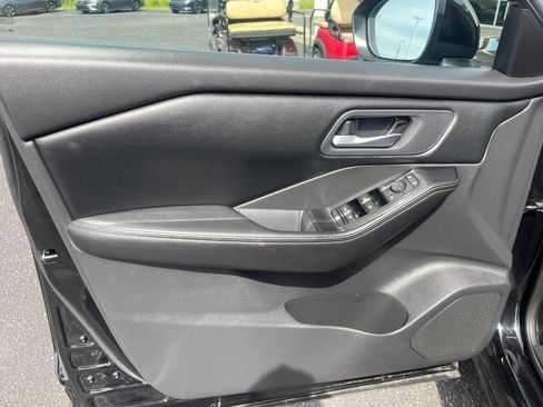 Used 2025 Nissan Rogue SV AWD/4WD image 21