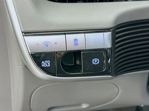 Used 2024 Hyundai Ioniq 5 SE image 17