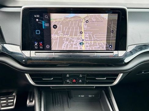 Certified 2025 Volkswagen Atlas Cross Sport SEL Premium R-Line AWD/4WD image 27
