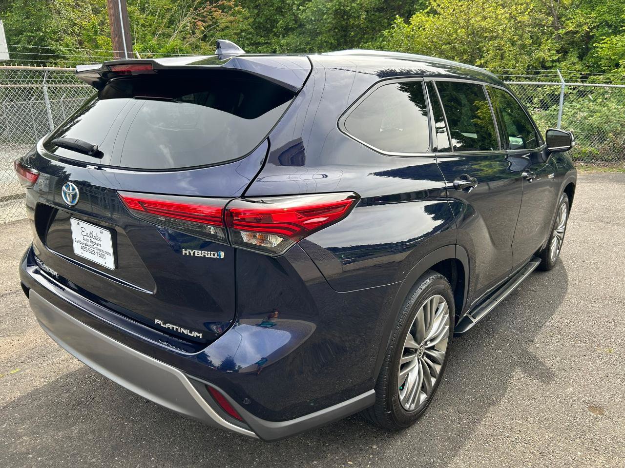 Used 2021 Toyota Highlander Platinum FWD image 5