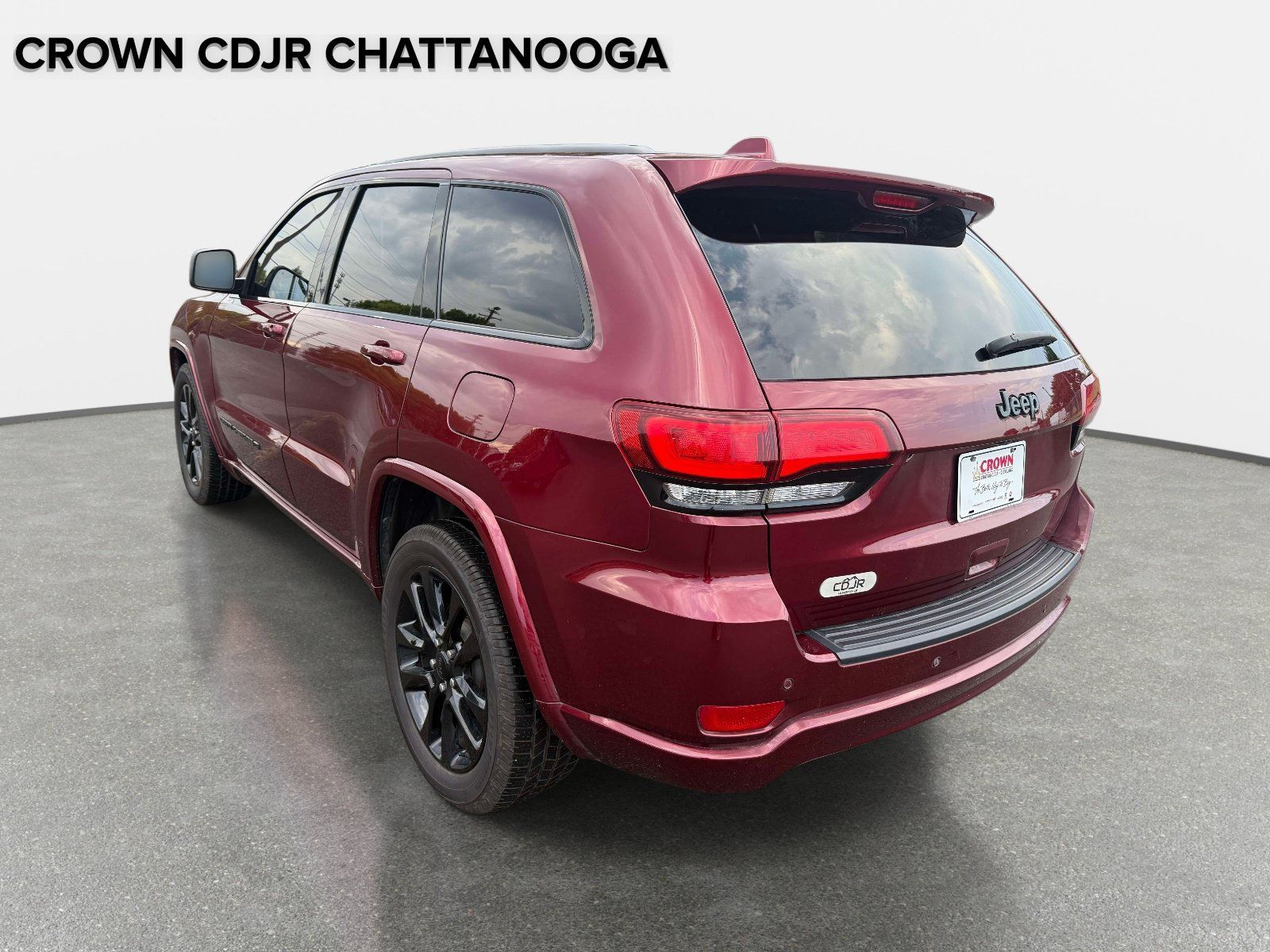 Used 2022 Jeep Grand Cherokee Laredo X RWD image 3